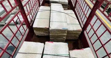 乐山 黄金麻花岗岩荔枝面，光面毛板装车完成