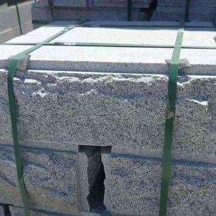 乐山 芝麻白花岗岩自然面成品