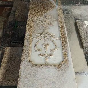 乐山 黄金麻花岗岩异形加工雕刻栏杆大柱