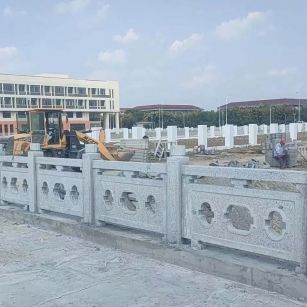 乐山 白麻花岗岩荔枝面河道栏杆