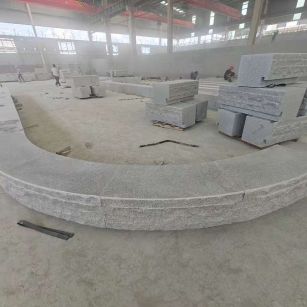 乐山 芝麻白异形坐凳，自然面光面弧形加工