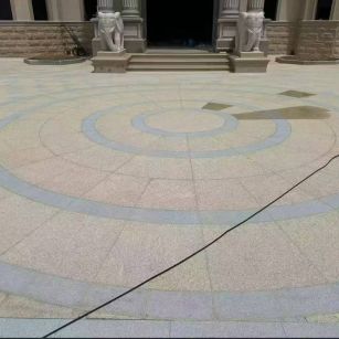 乐山 黄金麻芝麻灰花岗岩石材地铺拼接效果