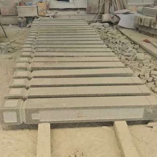 乐山 芝麻白异形加工雕刻-栏杆大柱，方柱