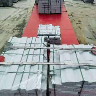 乐山 芝麻白仿形加直形路沿石出货日常