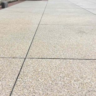 乐山 黄金麻花岗岩石板材荔枝面地面铺装效果