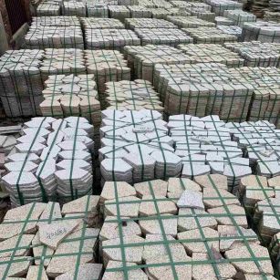 乐山 黄金麻白麻花岗岩荔枝面地铺石(冰裂纹)