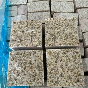 乐山 黄金麻花岗岩自然面小方块，弹石，马蹄石等