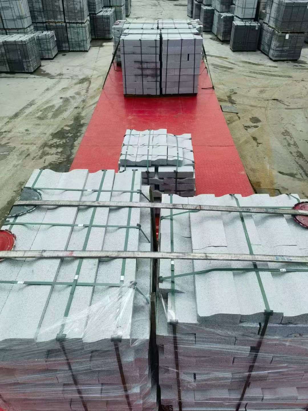 乐山 芝麻白仿形加直形路沿石出货日常