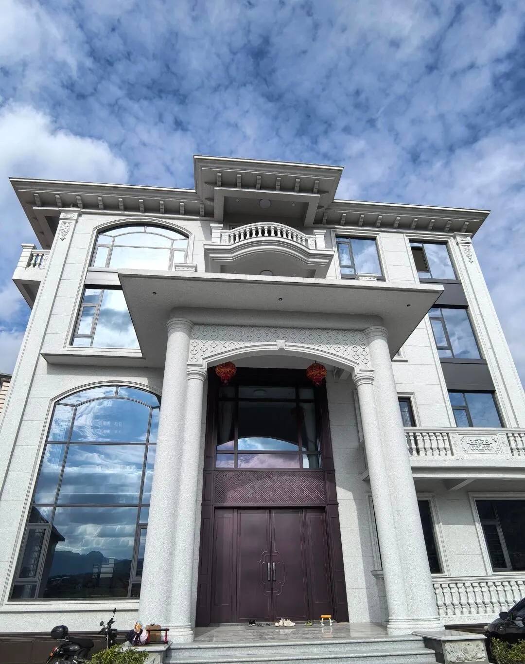 乐山白麻别墅外墙干挂石材效果示例