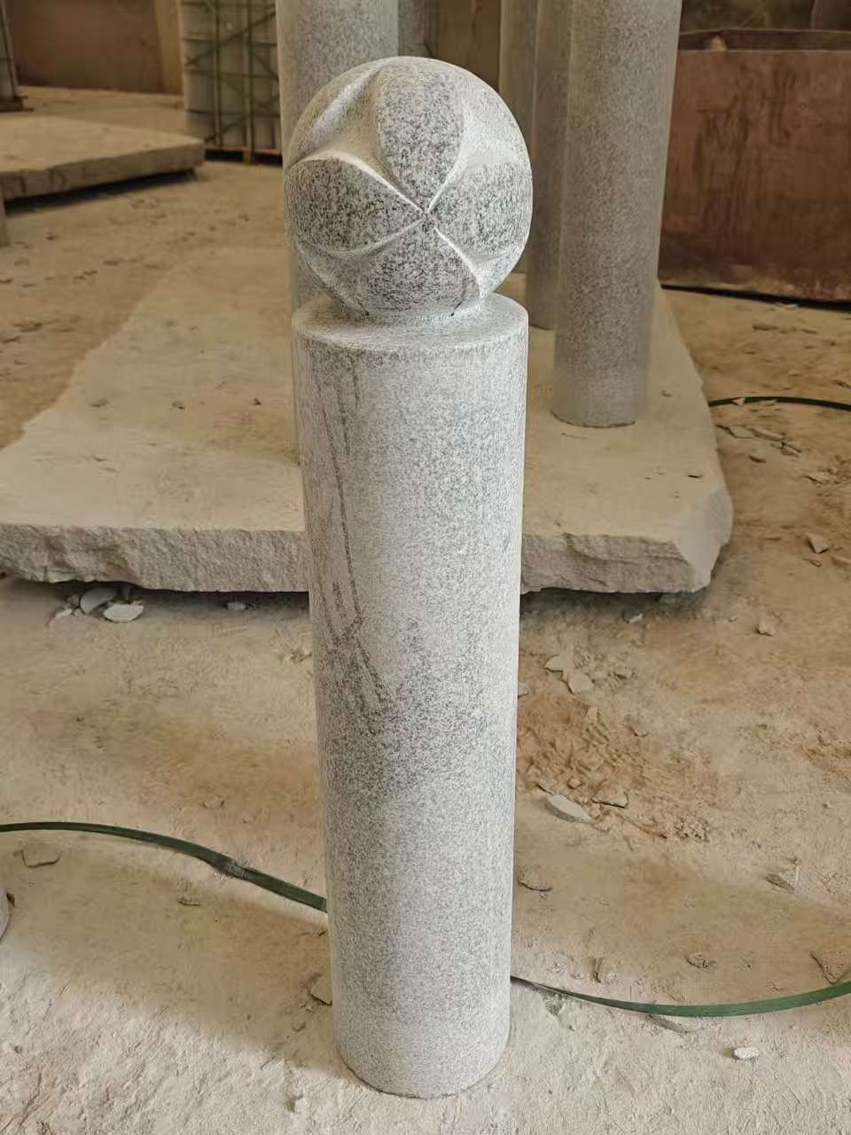 乐山 芝麻白花岗岩石材挡车石柱、停车柱、圆柱挡车柱、方柱挡车柱等