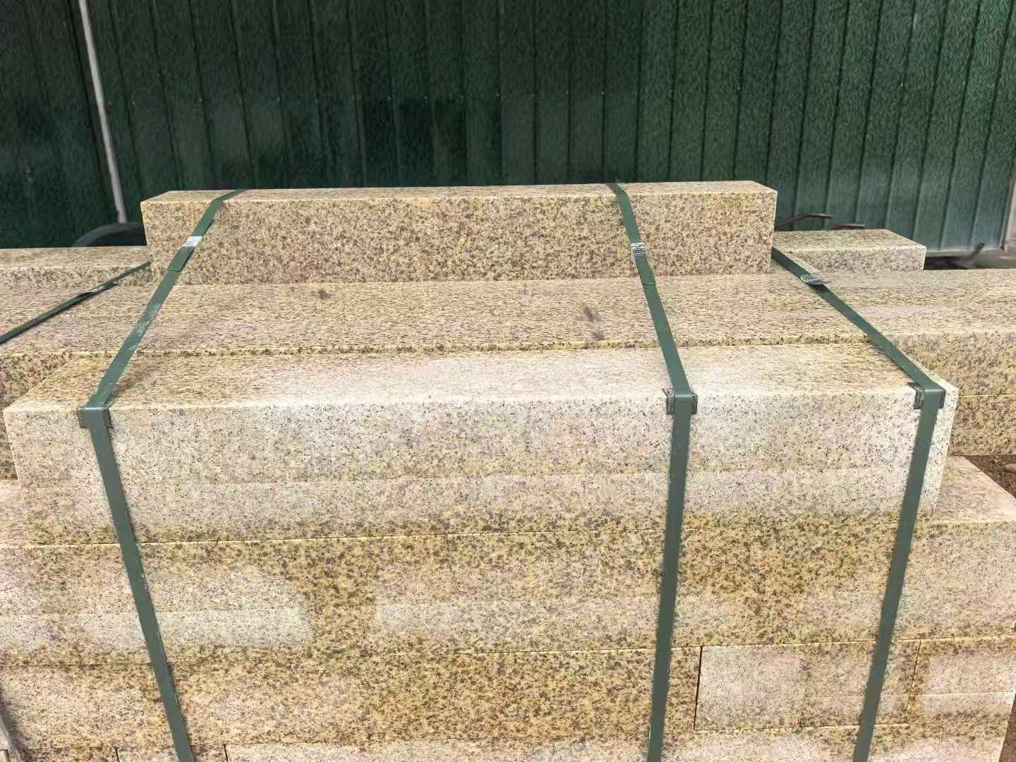 乐山 黄金麻花岗岩石材机切面栏杆料半成品