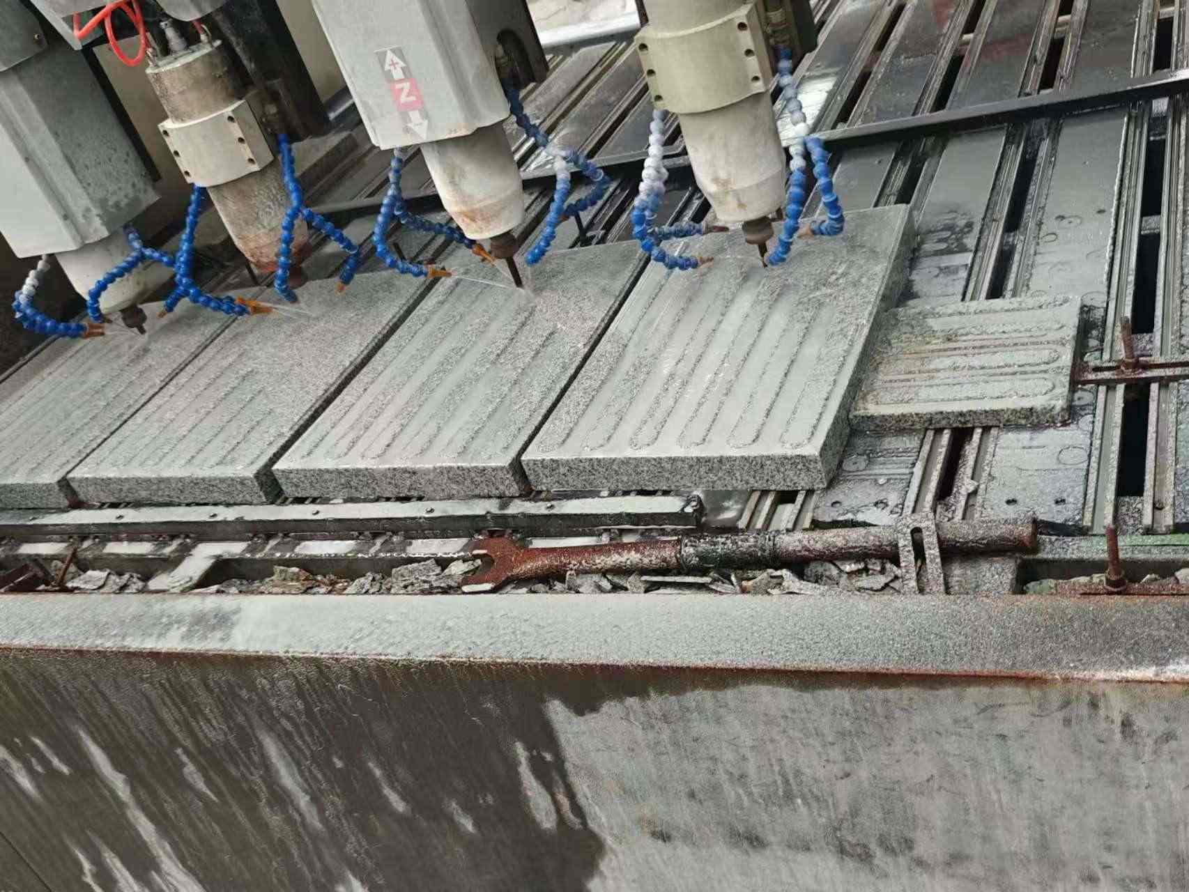 乐山 芝麻白花岗岩荔枝面盲道雕刻