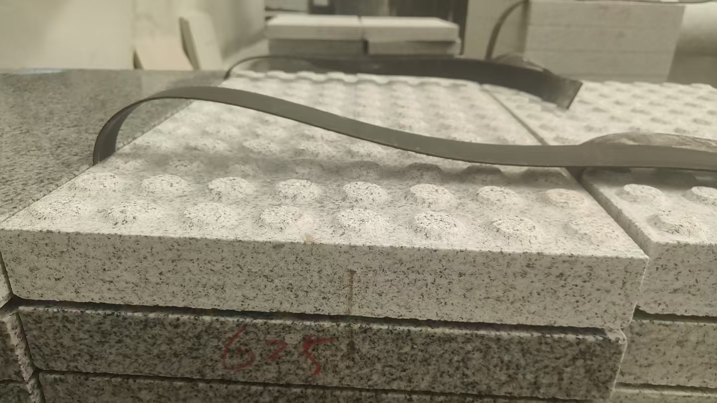 乐山 芝麻白花岗岩6.0公分荔枝面五轴加工雕刻盲点