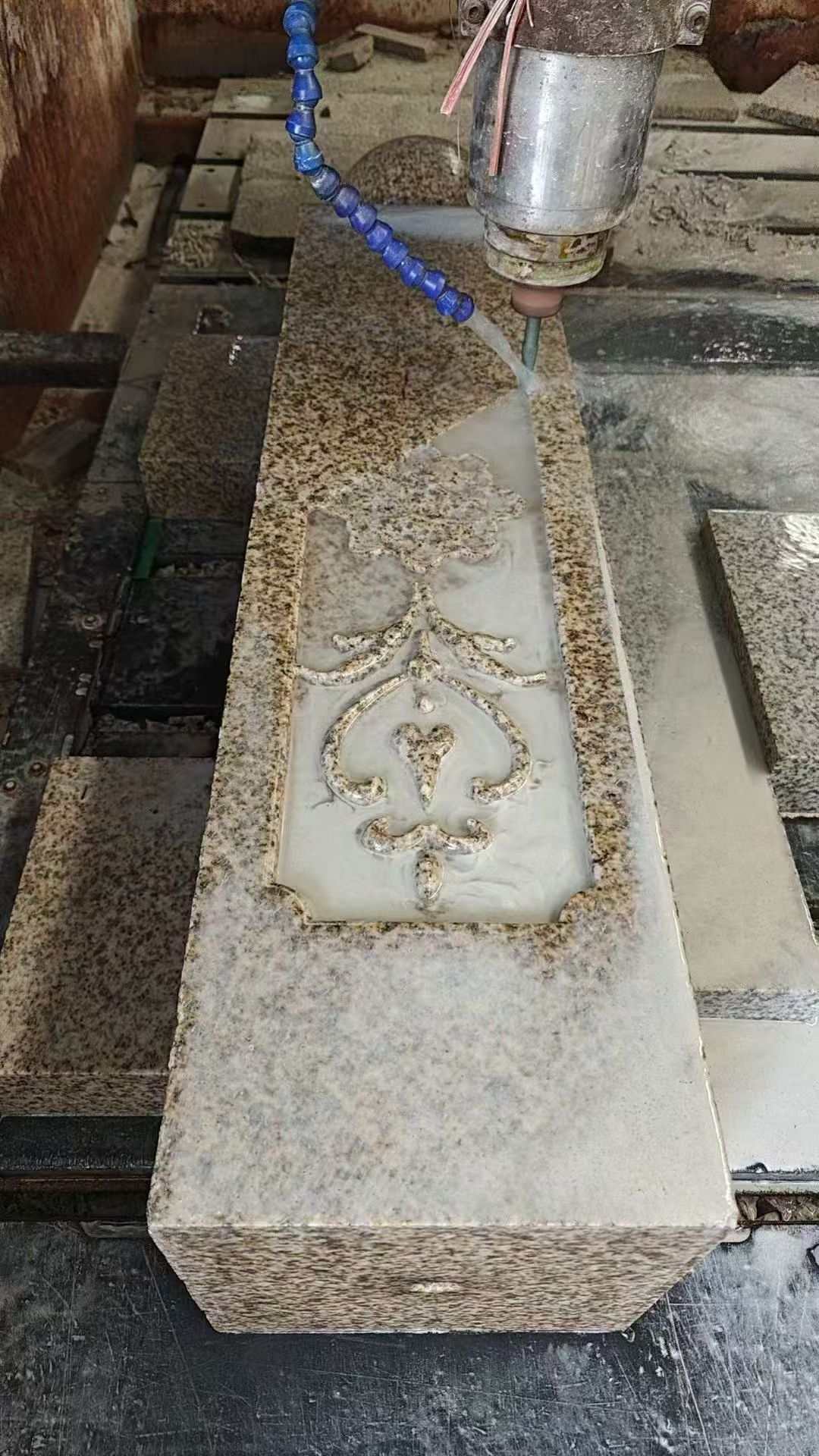 乐山 黄金麻花岗岩异形加工雕刻栏杆大柱