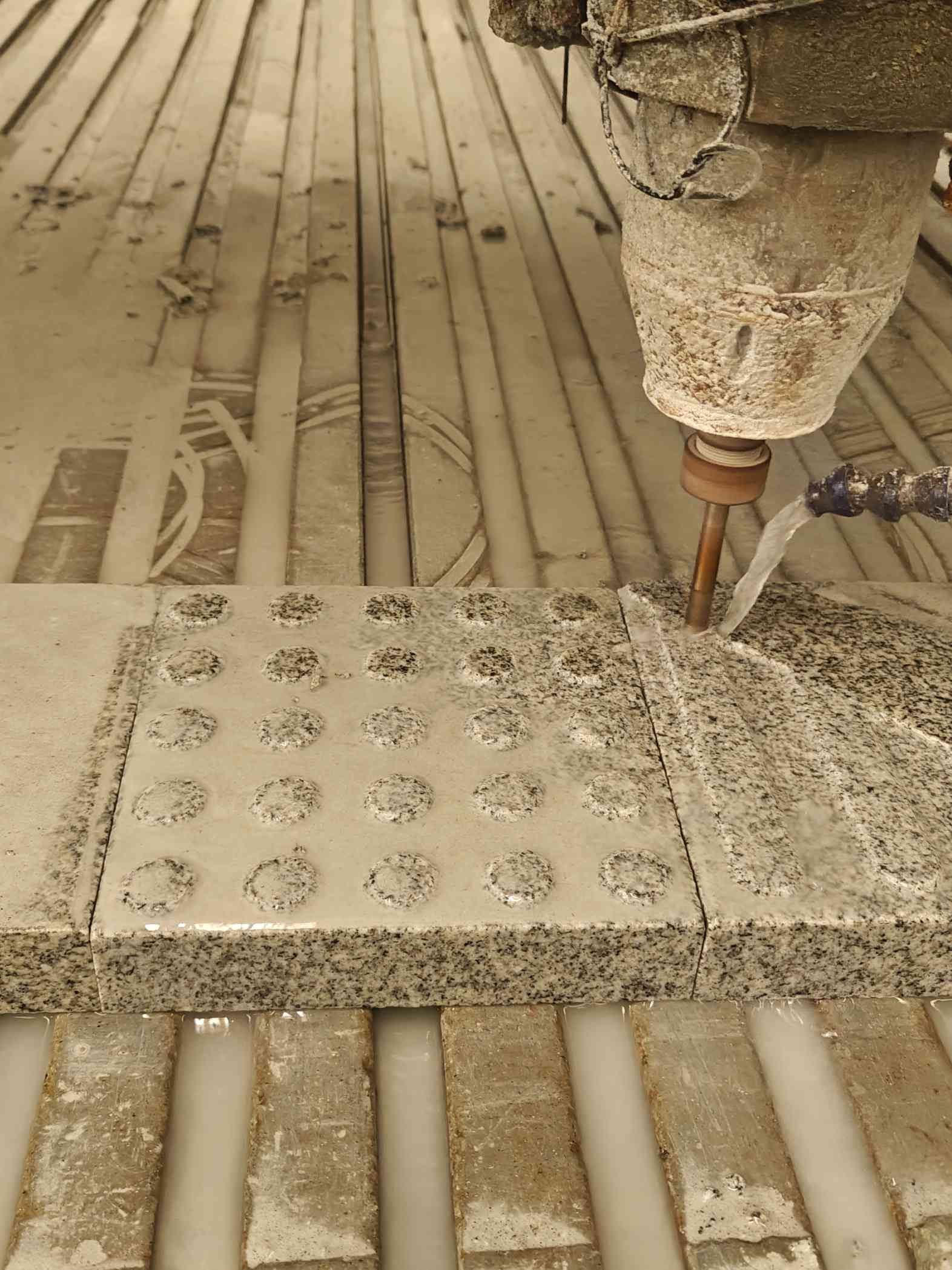 乐山 芝麻白花岗岩石材盲人石、盲道石、盲点石