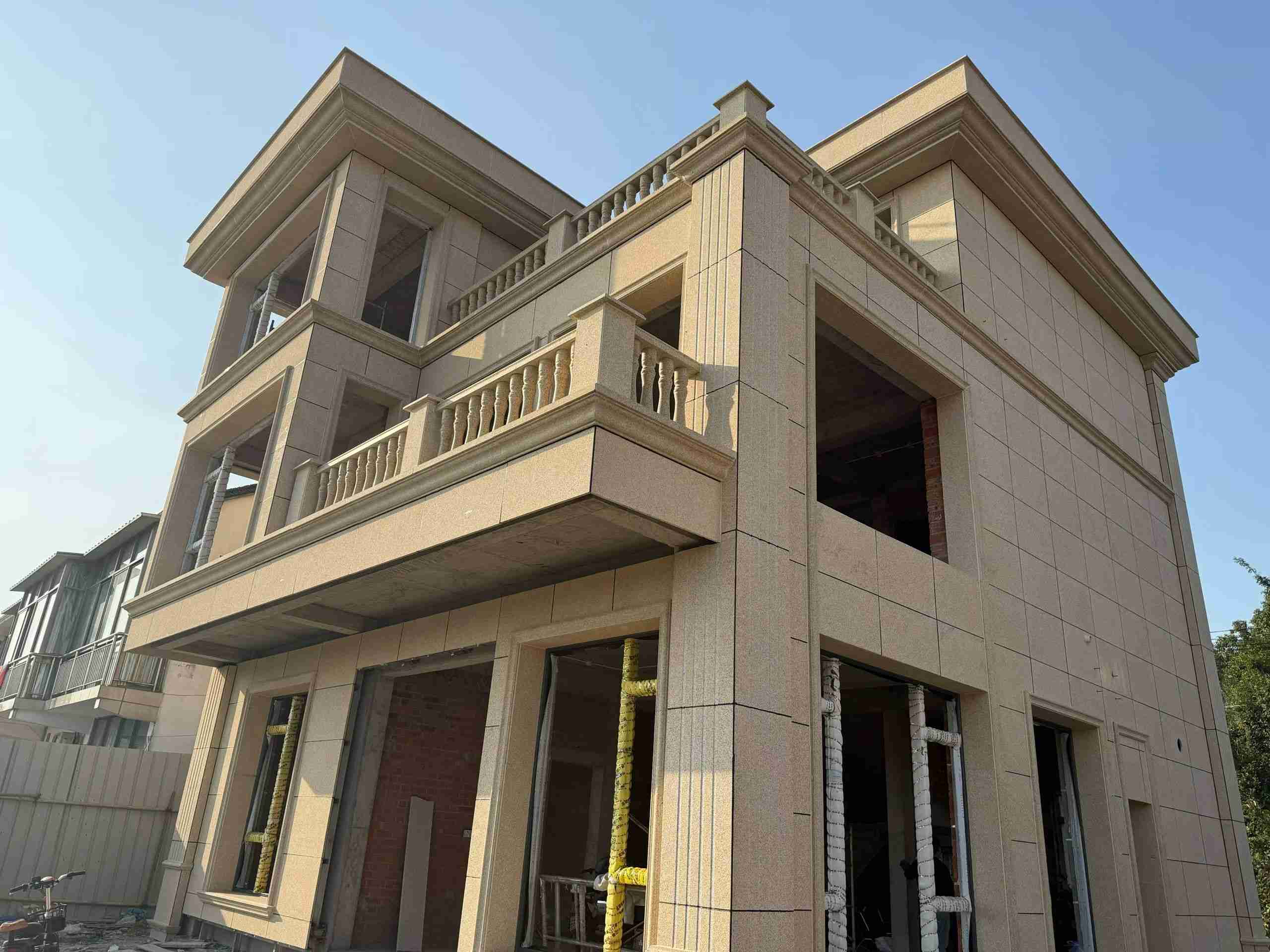 乐山 黄金麻花岗岩石材荔枝面外墙干挂效果展示