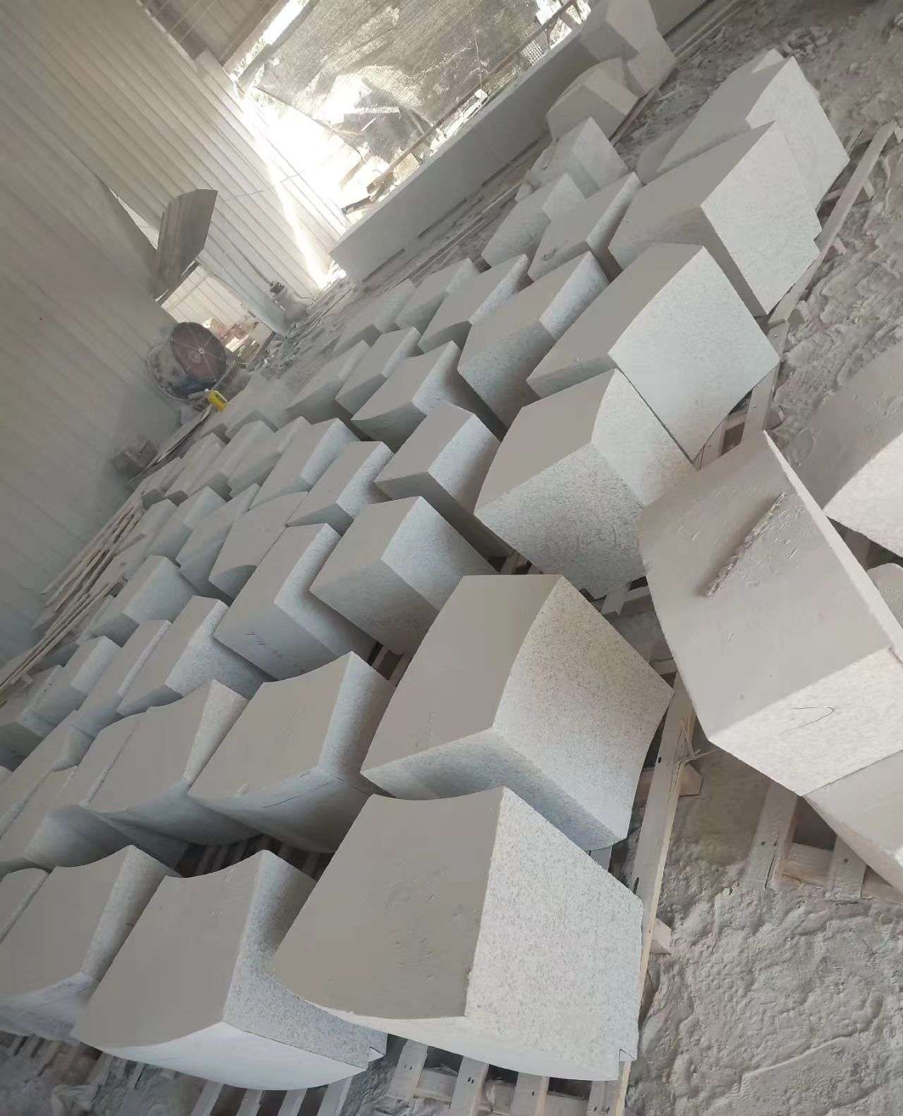 乐山 白麻花岗岩异形坐凳