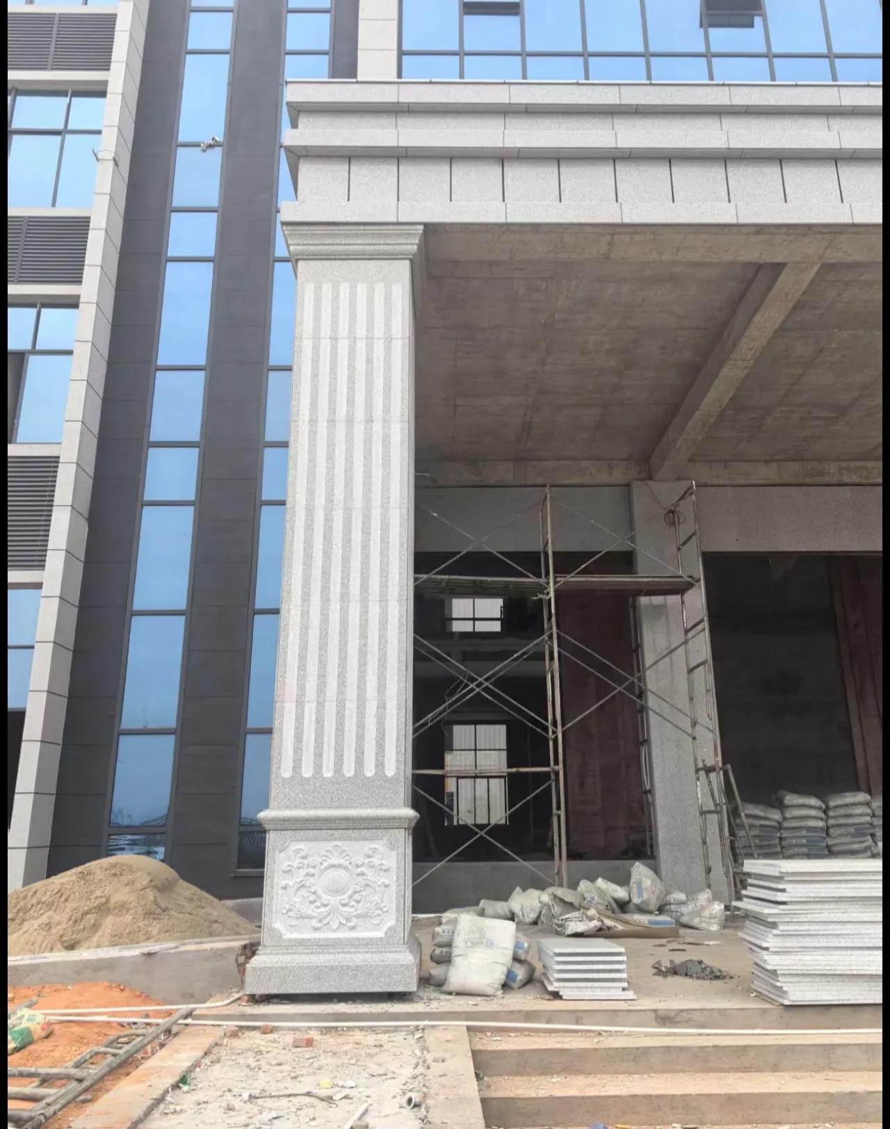 乐山 芝麻白光面花岗岩门楼大柱（罗马柱）配雕花底座