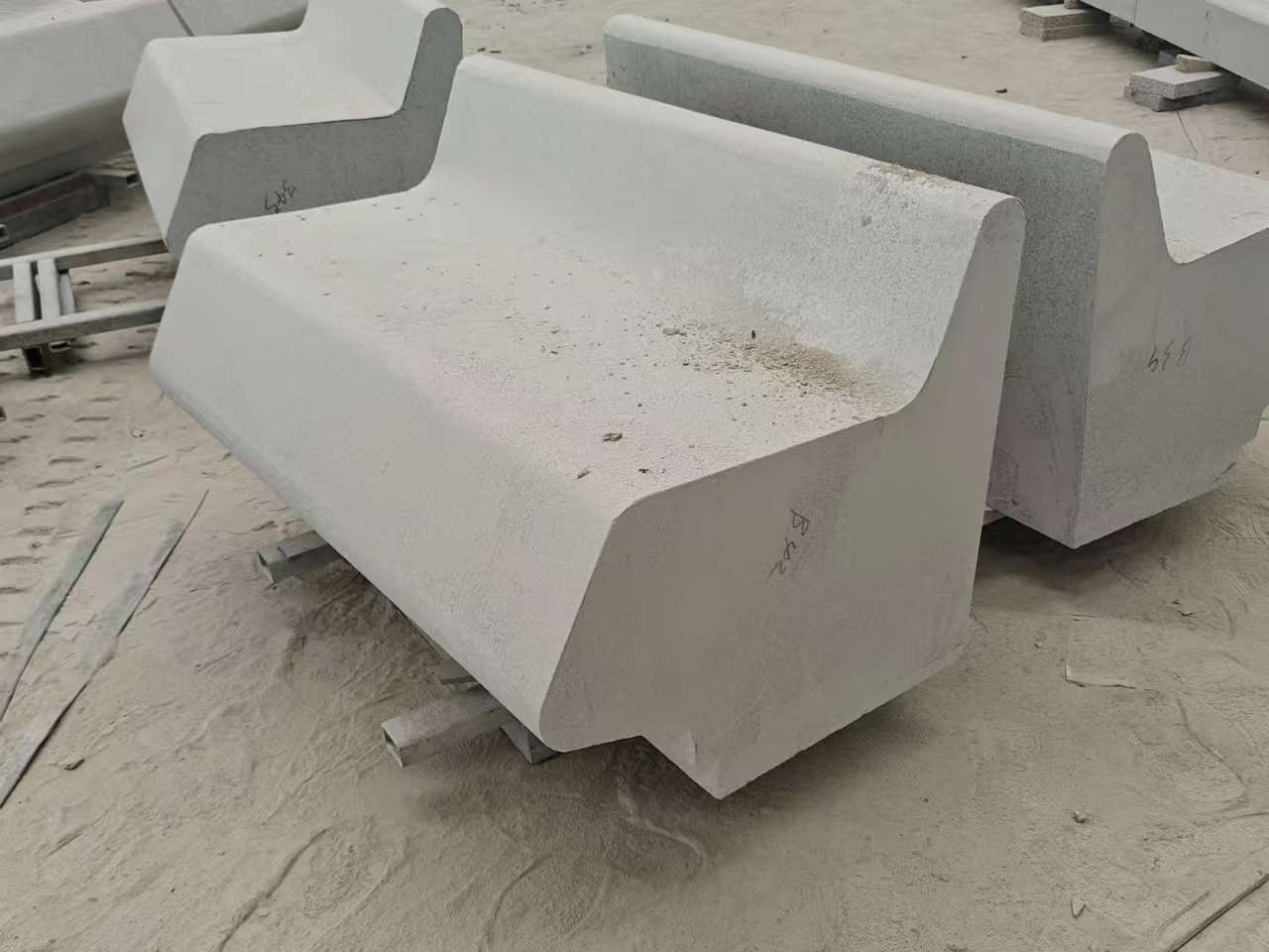 乐山 芝麻白花岗岩异形坐凳，石凳