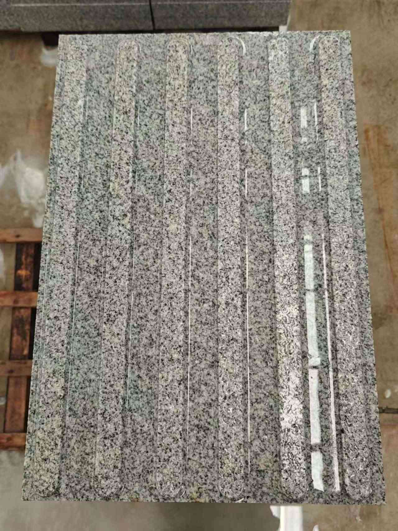 乐山 芝麻白花岗岩荔枝面雕刻盲道，盲条