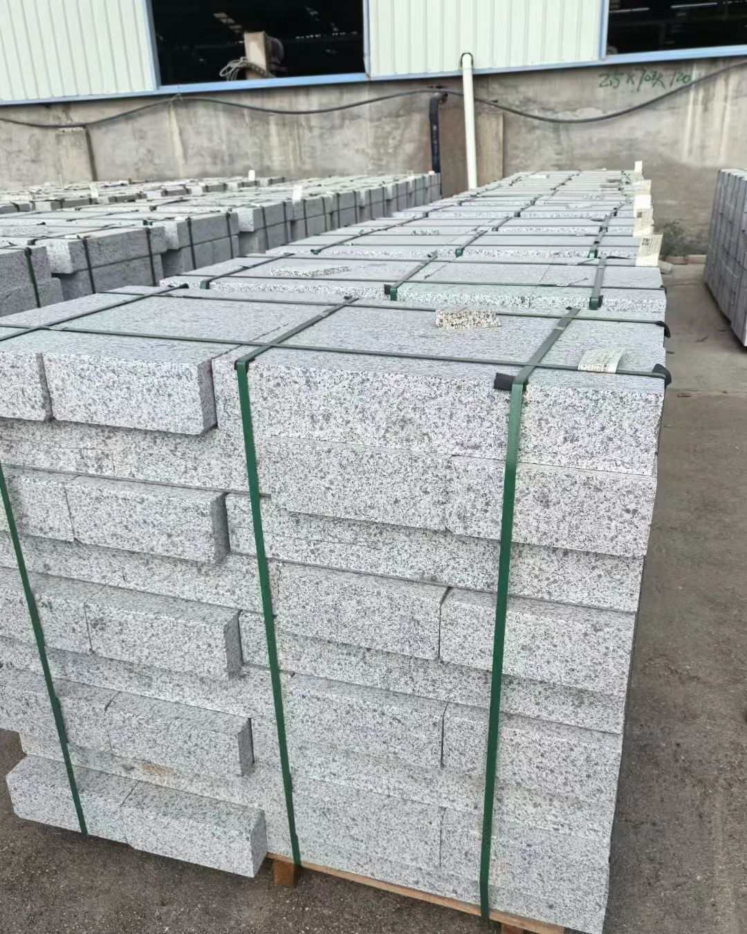 乐山 白麻花岗岩路沿石，弧形路沿石，道牙石，马路牙子，界石，路缘石，平沿石，直岩石，平缘石等