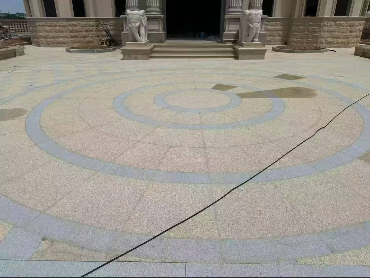 乐山 黄金麻芝麻灰花岗岩石材地铺拼接效果