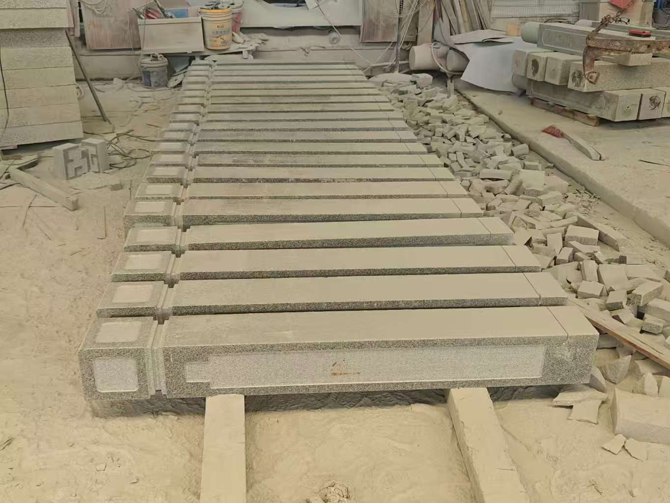 乐山 芝麻白异形加工雕刻-栏杆大柱，方柱