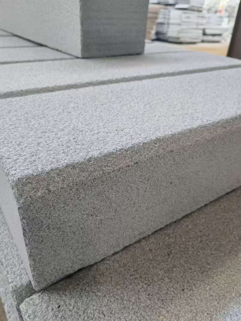 乐山 芝麻灰荔枝面路沿石