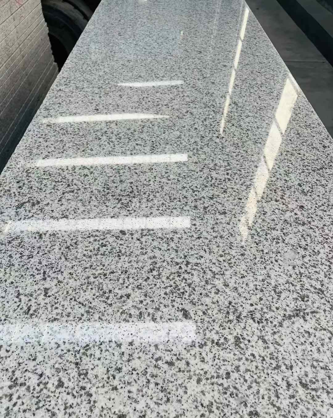 乐山 白麻花岗岩光面毛板