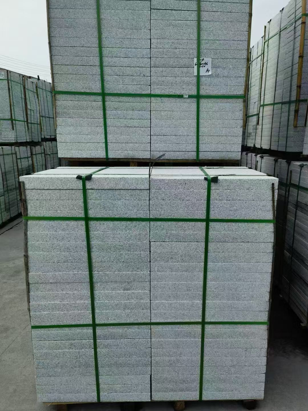 乐山 芝麻白火烧，园林广场市政工程地铺石，1.8~5.0厚均有现货