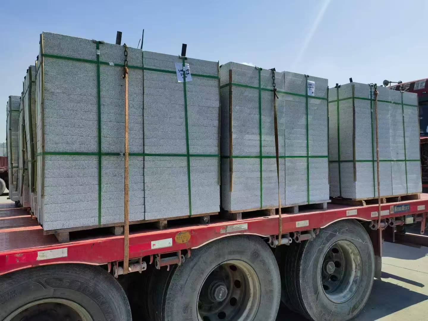 乐山芝麻白花岗岩出货日常地铺石