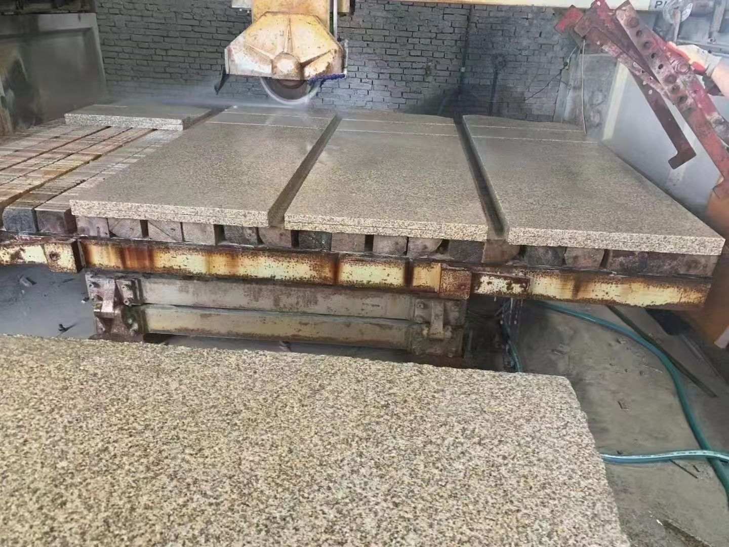 乐山 黄金麻荔枝面成品板加工