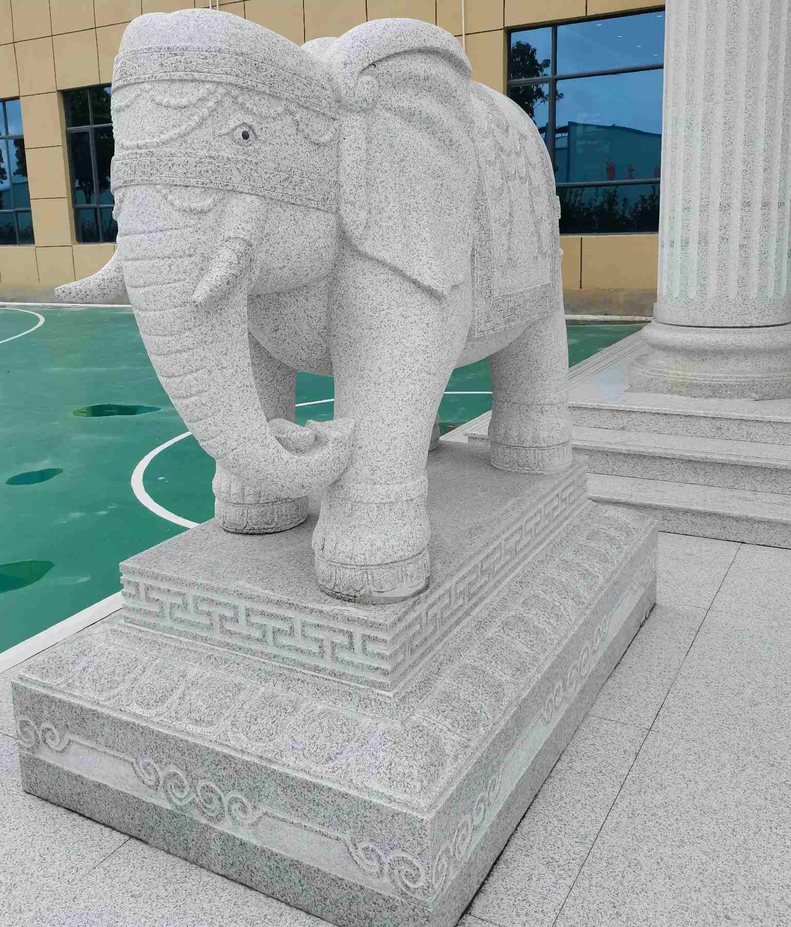 乐山 白麻花岗岩动物异形石雕-大象