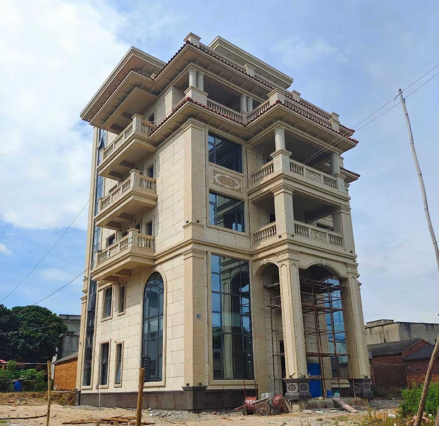 乐山 黄金麻花岗岩石材别墅外墙干挂搭配（雕花栏杆花瓶柱门楼罗马柱）