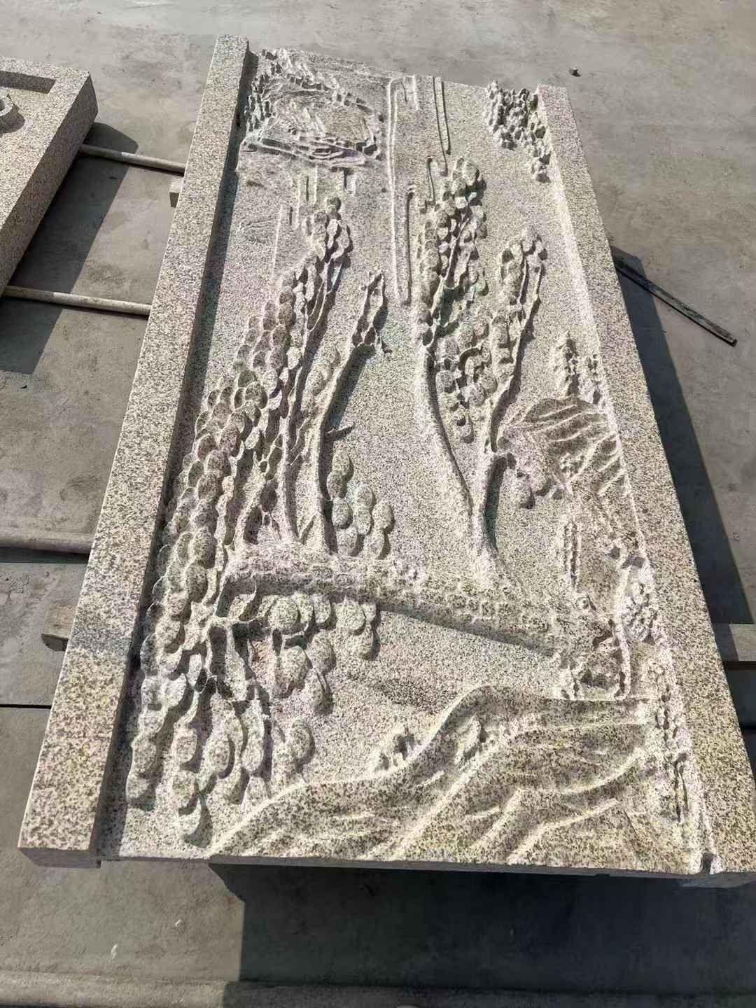 乐山 黄金麻雕刻板浮雕迎客松